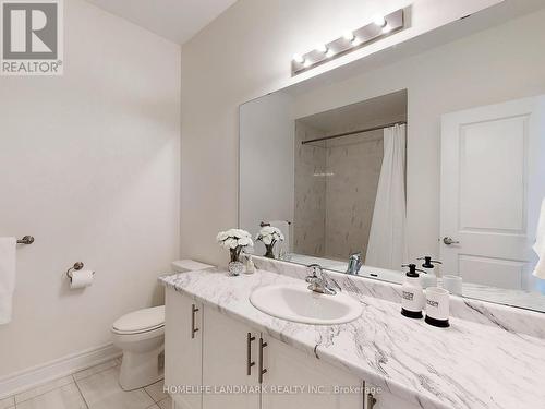 19 Lasalle Lane, Richmond Hill, ON - Indoor Photo Showing Bathroom