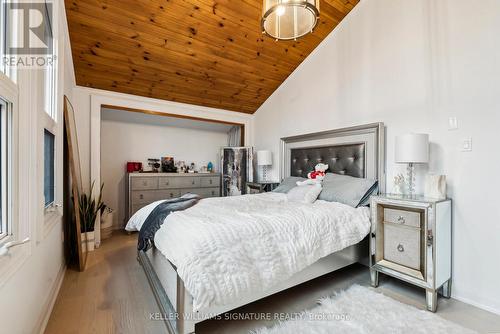 3716 Maple Grove Road, Innisfil, ON - Indoor Photo Showing Bedroom