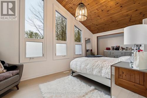 3716 Maple Grove Road, Innisfil, ON - Indoor Photo Showing Bedroom