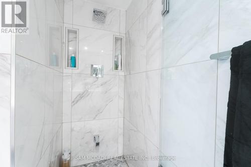 516 - 2111 Lake Shore Boulevard W, Toronto, ON - Indoor Photo Showing Bathroom