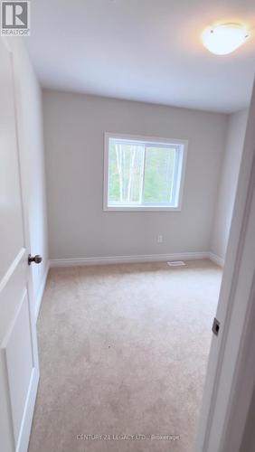 235 Daffodil Court, Gravenhurst, ON - Indoor Photo Showing Other Room
