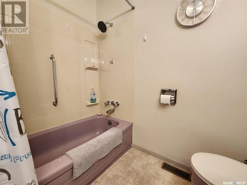 521 7Th Avenue E, Assiniboia, SK - Indoor Photo Showing Bathroom