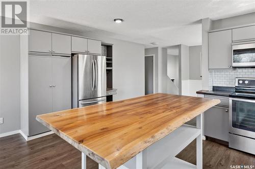 163 Girgulis Crescent, Saskatoon, SK - Indoor Photo Showing Kitchen With Stainless Steel Kitchen
