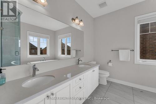 3298 Charles Fay Pass, Oakville, ON - Indoor Photo Showing Bathroom