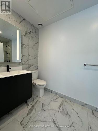 518 - 500 Dupont Street, Toronto, ON - Indoor Photo Showing Bathroom