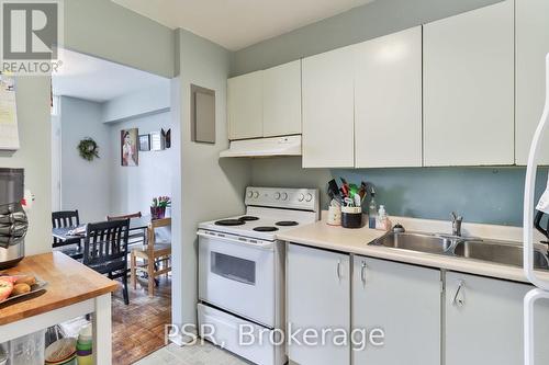 1001 - 30 Gloucester Street, Toronto, ON - Indoor Photo Showing Kitchen With Double Sink