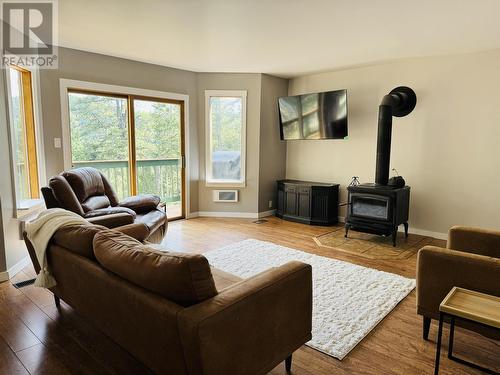 1755 168 Mile Road, Williams Lake, BC - Indoor Photo Showing Living Room