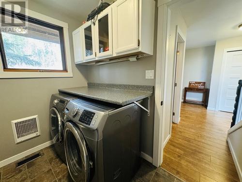 1755 168 Mile Road, Williams Lake, BC - Indoor Photo Showing Laundry Room
