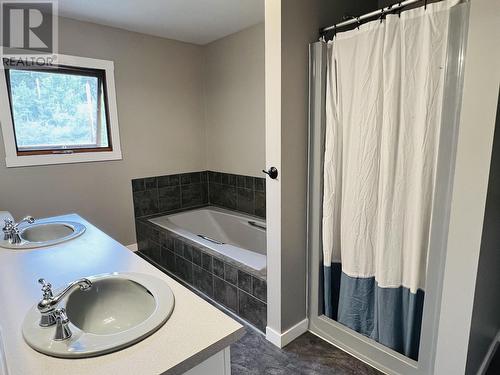 1755 168 Mile Road, Williams Lake, BC - Indoor Photo Showing Bathroom