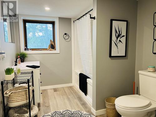 1755 168 Mile Road, Williams Lake, BC - Indoor Photo Showing Bathroom