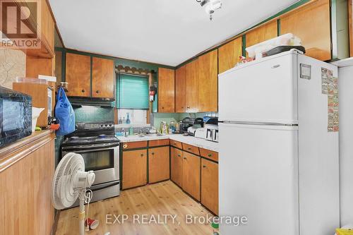 23 Erie Street, Oshawa, ON - Indoor Photo Showing Kitchen