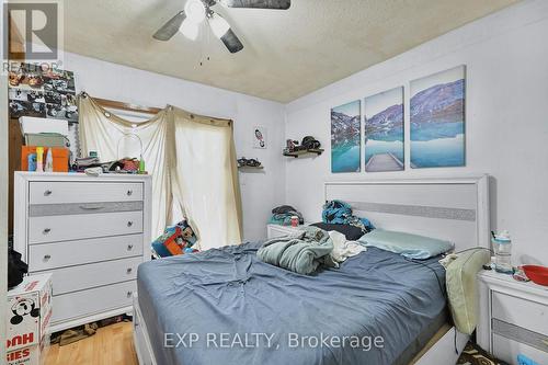 23 Erie Street, Oshawa, ON - Indoor Photo Showing Bedroom