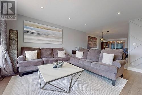 129 Exbury Road, Toronto, ON - Indoor Photo Showing Living Room
