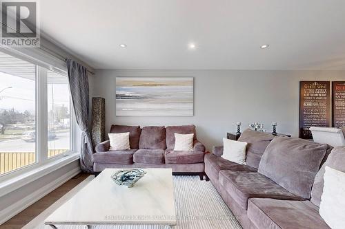 129 Exbury Road, Toronto, ON - Indoor Photo Showing Living Room