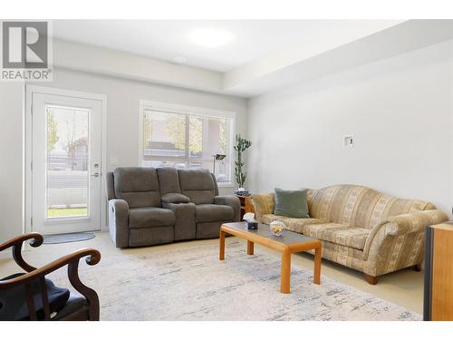 625 Boynton Place Unit# 31, Kelowna, BC - Indoor Photo Showing Living Room
