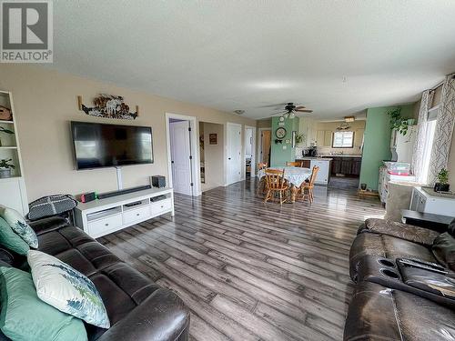 709 99 Avenue, Dawson Creek, BC - Indoor Photo Showing Living Room