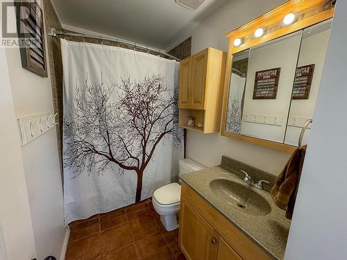 709 99 Avenue, Dawson Creek, BC - Indoor Photo Showing Bathroom