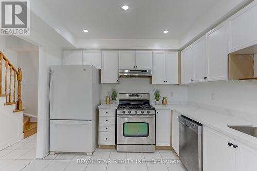 39 Caruso Drive, Brampton, ON - Indoor Photo Showing Kitchen