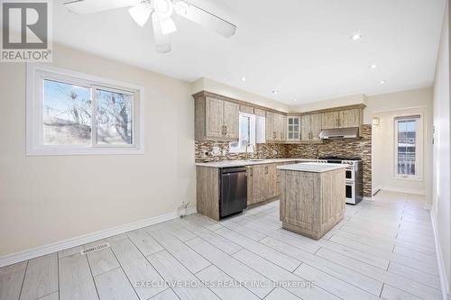 307 Royal Salisbury Way, Brampton, ON - Indoor Photo Showing Kitchen With Upgraded Kitchen
