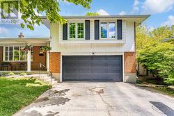 30 SPRINGFIELD CRES  London, ON N6K 2T6