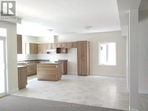 2539 Holbrook Drive, London, ON - Indoor Photo Showing Kitchen