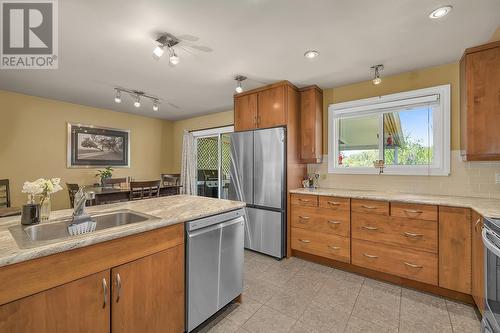 3338 Wildwood Road, Kelowna, BC - Indoor Photo Showing Kitchen With Double Sink