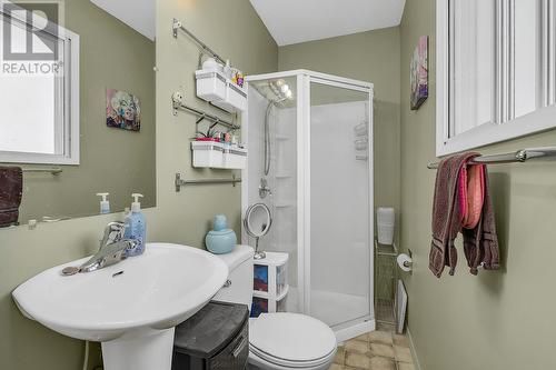 3338 Wildwood Road, Kelowna, BC - Indoor Photo Showing Bathroom