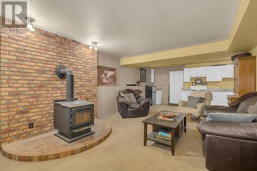 3338 Wildwood Road, Kelowna, BC - Indoor Photo Showing Living Room With Fireplace