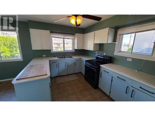 18 Osprey Place, Osoyoos, BC - Indoor Photo Showing Kitchen