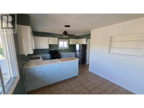 18 Osprey Place, Osoyoos, BC - Indoor Photo Showing Kitchen