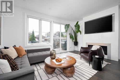 343B Hopewell Avenue, Toronto, ON - Indoor Photo Showing Living Room