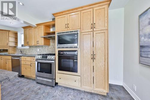1567 Steveles Crescent, Mississauga, ON - Indoor Photo Showing Kitchen With Stainless Steel Kitchen