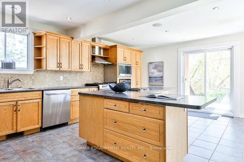 1567 Steveles Crescent, Mississauga, ON - Indoor Photo Showing Kitchen