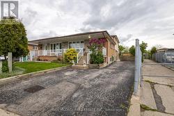 3424 CHIPLEY CRESCENT N  Mississauga, ON L4T 2E2