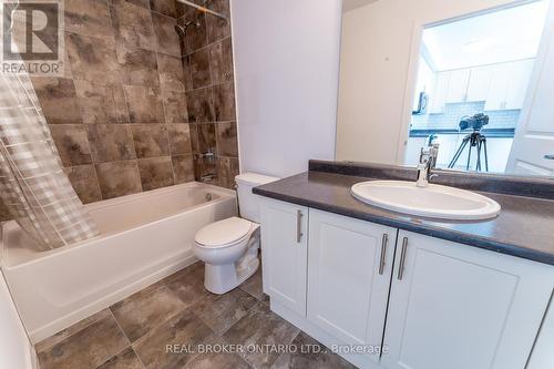 521 - 2490 Old Bronte Road, Oakville, ON - Indoor Photo Showing Bathroom