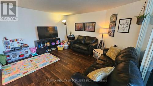 905 - 3700 Kaneff Crescent, Mississauga, ON - Indoor Photo Showing Living Room