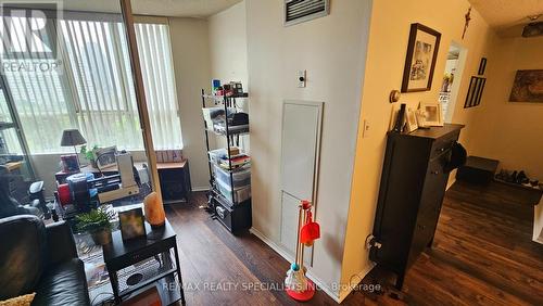 905 - 3700 Kaneff Crescent, Mississauga, ON - Indoor Photo Showing Other Room