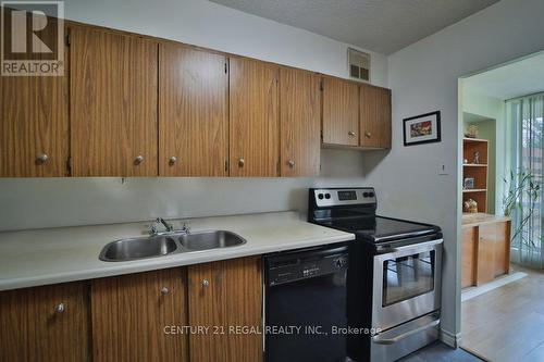 112 - 40 Sunrise Avenue, Toronto, ON - Indoor Photo Showing Kitchen With Double Sink