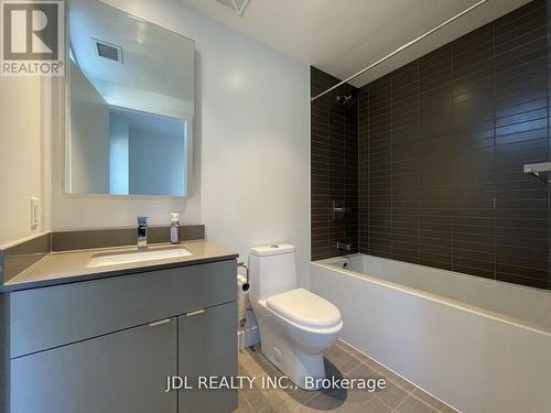 905 - 7 Grenville Street, Toronto, ON - Indoor Photo Showing Bathroom