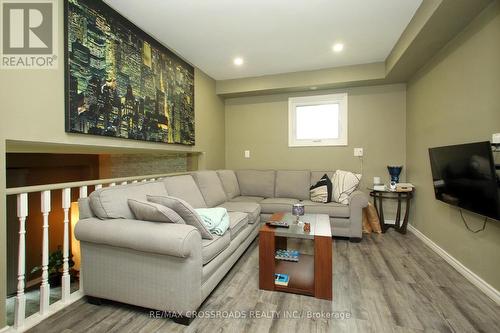 896 Walton Court, Whitby, ON - Indoor Photo Showing Living Room