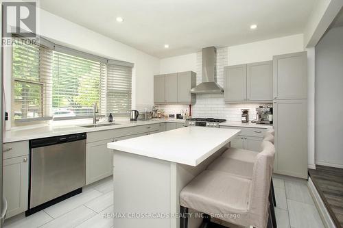 896 Walton Court, Whitby, ON - Indoor Photo Showing Kitchen With Upgraded Kitchen