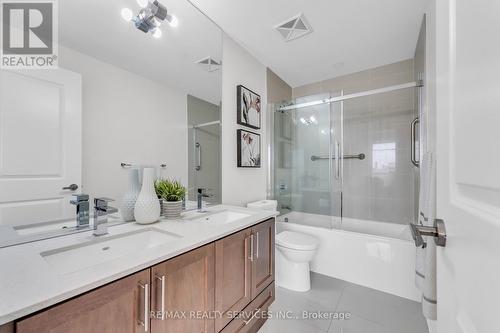 210 - 9075 Jane Street, Vaughan, ON - Indoor Photo Showing Bathroom