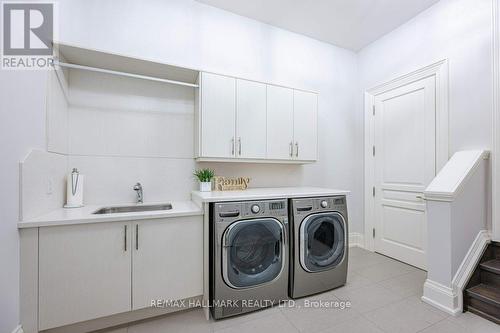 5 Hogan Court, King, ON - Indoor Photo Showing Laundry Room