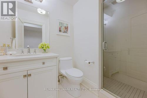 5 Hogan Court, King, ON - Indoor Photo Showing Bathroom