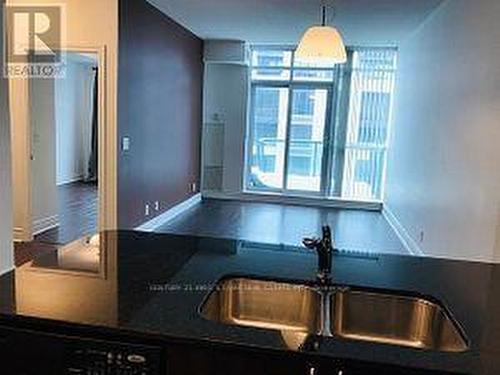 907 - 30 Clegg Road, Markham, ON - Indoor Photo Showing Kitchen With Double Sink