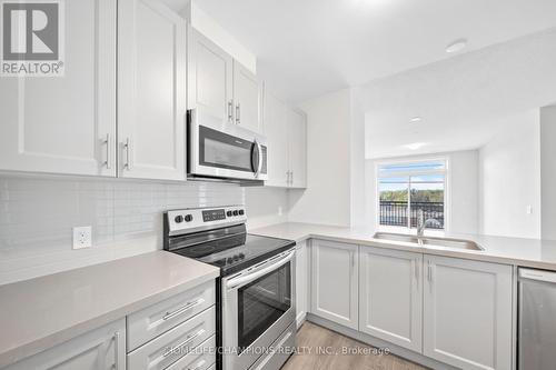 509 - 5917 Main Street, Whitchurch-Stouffville, ON - Indoor Photo Showing Kitchen With Double Sink With Upgraded Kitchen