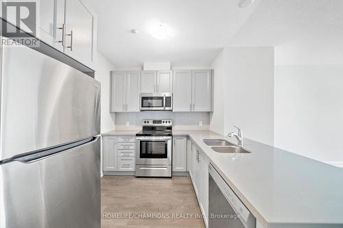 509 - 5917 Main Street, Whitchurch-Stouffville, ON - Indoor Photo Showing Kitchen With Double Sink With Upgraded Kitchen