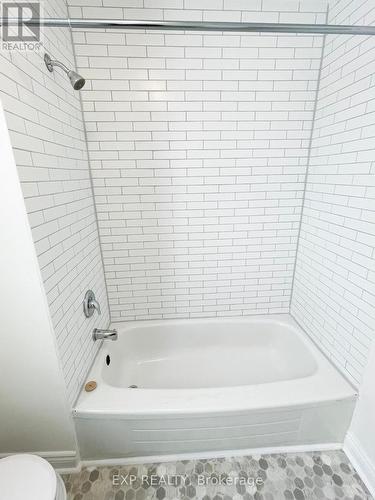 46 Tiffin Street, Barrie, ON - Indoor Photo Showing Bathroom