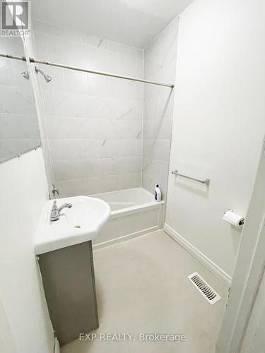 46 Tiffin Street, Barrie, ON - Indoor Photo Showing Bathroom