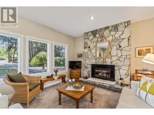 1460 Mission Ridge Drive, Kelowna, BC - Indoor Photo Showing Living Room With Fireplace